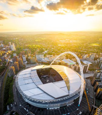 Londra, İngiltere 'de Wembley Stadyumu' nda günbatımında verilen konserin hava görüntüsü.