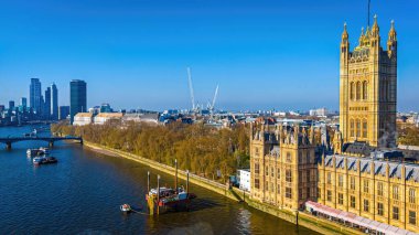 Büyük Ben 'in güneşli bir sabahta Londra' daki hava görüntüsü.