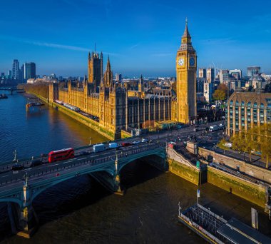 St Pauls Katedrali, klasik mimari ve modern binaların yer aldığı Londra şehir merkezi havası