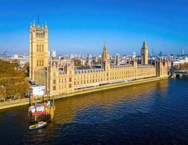 Büyük Ben 'in güneşli bir sabahta Londra' daki hava görüntüsü.