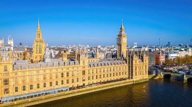 Büyük Ben 'in güneşli bir sabahta Londra' daki hava görüntüsü.