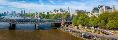 St Pauls Katedrali, klasik mimari ve modern binaların yer aldığı Londra şehir merkezi havası