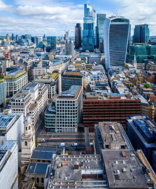 St Pauls Katedrali, klasik mimari ve modern binaların yer aldığı Londra şehir merkezi havası