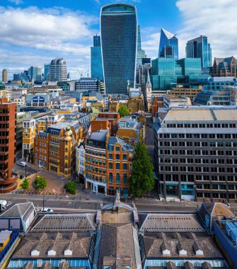 St Pauls Katedrali, klasik mimari ve modern binaların yer aldığı Londra şehir merkezi havası