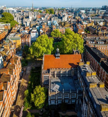 Londra 'nın merkezindeki Kraliyet Adalet Divanı' nın panoramik insansız hava aracı görüntüleri. Yasal, turizm, eğitim ve mimariyle ilgili ticari kullanım için ideal.