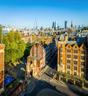 Londra 'nın merkezindeki Kraliyet Adalet Divanı' nın panoramik insansız hava aracı görüntüleri. Yasal, turizm, eğitim ve mimariyle ilgili ticari kullanım için ideal.