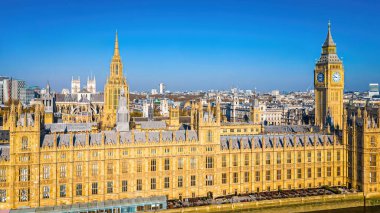 Büyük Ben 'in güneşli bir sabahta Londra' daki hava görüntüsü.