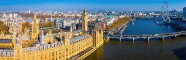 Büyük Ben 'in güneşli bir sabahta Londra' daki hava görüntüsü.