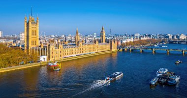 Büyük Ben 'in güneşli bir sabahta Londra' daki hava görüntüsü.