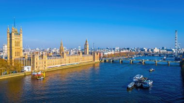 Büyük Ben 'in güneşli bir sabahta Londra' daki hava görüntüsü.