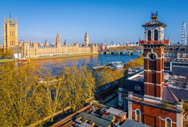 Büyük Ben 'in güneşli bir sabahta Londra' daki hava görüntüsü.