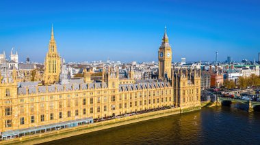 Büyük Ben 'in güneşli bir sabahta Londra' daki hava görüntüsü.