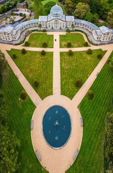 St Pauls Katedrali, klasik mimari ve modern binaların yer aldığı Londra şehir merkezi havası