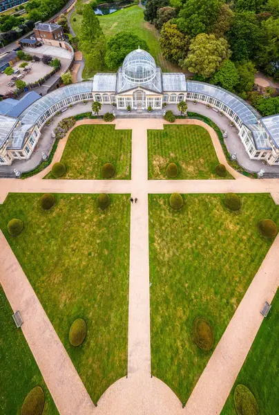 St Pauls Katedrali, klasik mimari ve modern binaların yer aldığı Londra şehir merkezi havası