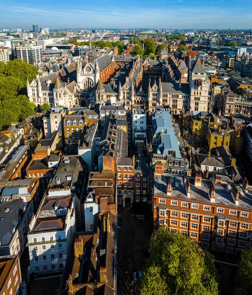 Londra 'nın merkezindeki Kraliyet Adalet Divanı' nın panoramik insansız hava aracı görüntüleri. Yasal, turizm, eğitim ve mimariyle ilgili ticari kullanım için ideal.