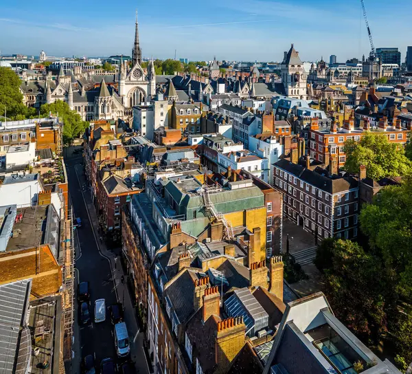 Londra 'nın merkezindeki Kraliyet Adalet Divanı' nın panoramik insansız hava aracı görüntüleri. Yasal, turizm, eğitim ve mimariyle ilgili ticari kullanım için ideal.
