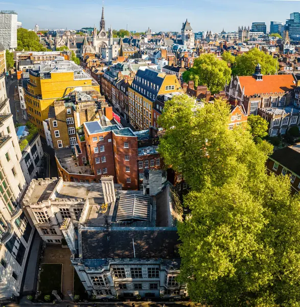 Londra 'nın merkezindeki Kraliyet Adalet Divanı' nın panoramik insansız hava aracı görüntüleri. Yasal, turizm, eğitim ve mimariyle ilgili ticari kullanım için ideal.