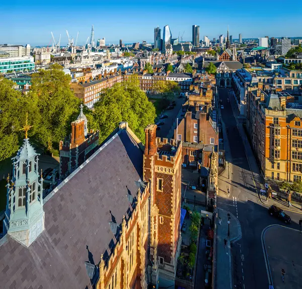 Londra 'nın merkezindeki Kraliyet Adalet Divanı' nın panoramik insansız hava aracı görüntüleri. Yasal, turizm, eğitim ve mimariyle ilgili ticari kullanım için ideal.