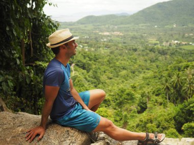 Koh Samui bakış açısıyla genç bir adam.