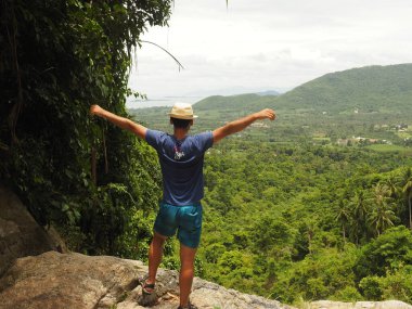 Koh Samui bakış açısıyla genç bir adam.