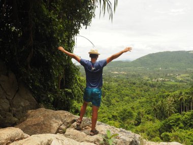 Koh Samui bakış açısıyla genç bir adam.