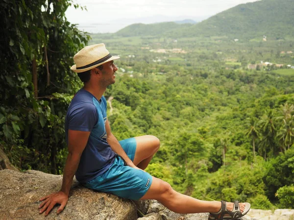 Koh Samui bakış açısıyla genç bir adam.