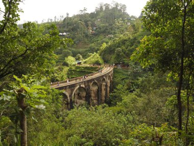 Sri Lanka 'da dokuz kemer köprüsü