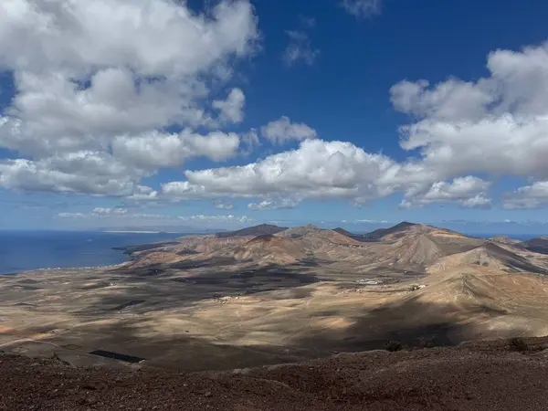 LANZAROTE KARANLIĞI ADASI
