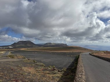 LANZAROTE KARANLIĞI ADASI