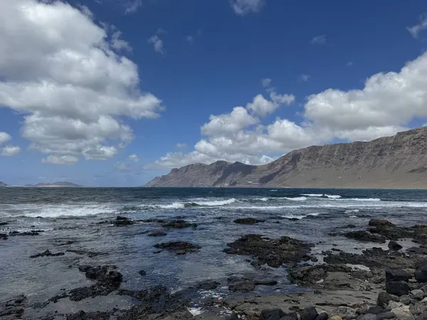 LANZAROTE KARANLIĞI ADASI