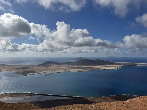 LANZAROTE KARANLIĞI ADASI