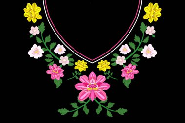 Tişört dizaynı için boyun hizasında nakış işleme bezi. Siyah arka planda izole edilmiş tekstil ve kumaş klasik kabile çizimleri için çiçek baskısı.