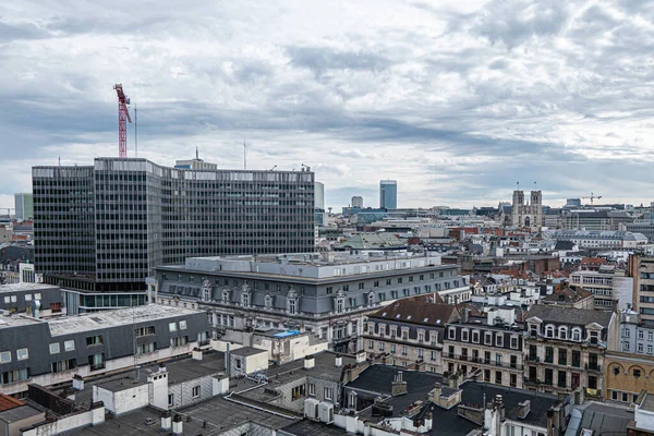 Brüksel, Belçika, 17 Mart 2023. Brüksel 'in yeni idari merkezi Brucity' nin çatısından görünen eski idari merkez.