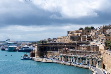 Valletta, Malta, 4 Mayıs 2023 Bir surdan eski kasabanın görüntüsü