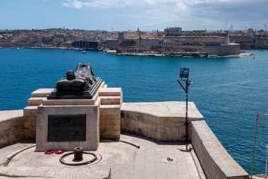 Valletta, Malta, 4 Mayıs 2023 Bilinmeyen Asker Anıtı, Aşağı Barrakka Bahçeleri