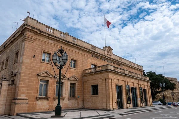 Valletta, Malta, 30 Nisan 2023. Malta Merkez Bankası, Malta Cumhuriyeti 'nin merkez bankasıdır. Malta, Avro 'yu kabul etmeden önce Malta lirası ve sikkeleri yayınladı.