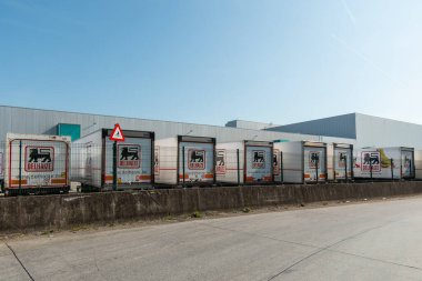 Zellik, Belçika, 10 Eylül 2023, Delhaize Le Lion süpermarket dağıtım merkezi