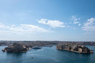 Valletta, Malta, 1 Mayıs 2023, Yukarı Barakka Halk Bahçeleri 'nden Grand Harbor