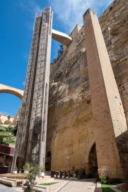 Valletta, Malta, 1 Mayıs 2023, Barraka panoramik asansörü 58 metre yükseklikte ve bir seferde 21 kişiyi taşıyabiliyor..
