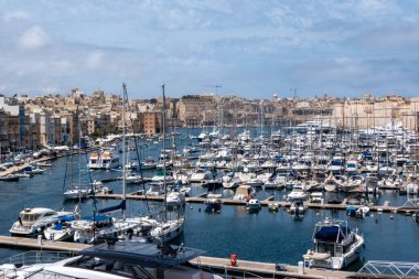 Vittoriosa, Malta, 1 Mayıs 2023. Askeri kökenli Vittoriosa limanı, yatlar için bir liman haline geldi..