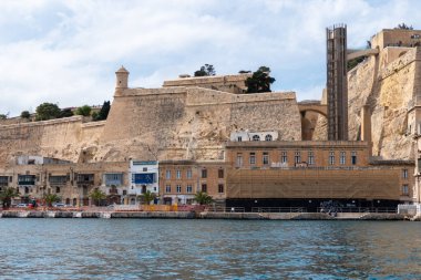 Valletta, Malta, 1 Mayıs 2023, Barraka panoramik asansörü 58 metre yükseklikte ve bir seferde 21 kişiyi taşıyabiliyor..