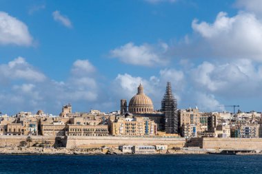 Valletta, Malta, 2 Mayıs 2023. Valletta 'nın fotoğrafı, Malta' nın başkenti, denizden görülüyor.