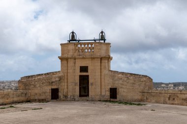 Gozo, Malta, 3 Mayıs 2023. Victoria Kalesi 'nin çanları çalıyor.