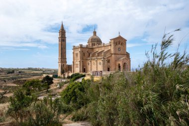 Gozo, Malta, 3 Mayıs 2023. Ta Pinu Ulusal Tapınağı Garb 'da bulunan bir Katolik dini yapısıdır. Maltese Marian hac alanı..