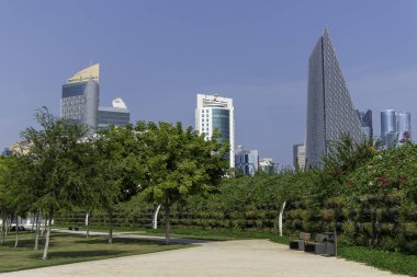 Doha, Katar, 31 Ekim 2023. Al Bidda Park 'taki gökdelenlerin manzarası.