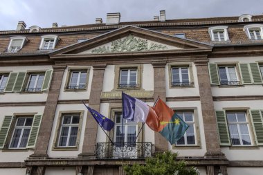 Colmar, Fransa, 23 Temmuz 2023. Colmar Belediye Binası cephesi