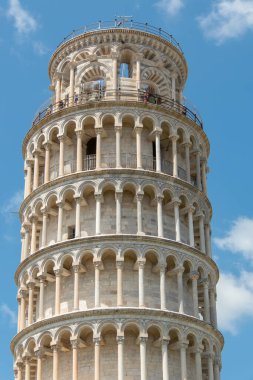 İtalya, Pisa, 26 Temmuz 2023. Pisa Kulesi, Toskana 'daki Pisa Hanımı Katedrali' nin çan kulesidir..