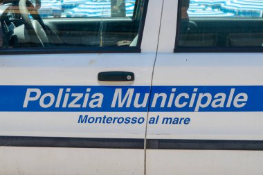 Monterosso, İtalya, 27 Temmuz 2023. Belediye polis arabası..