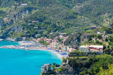 Monterosso, İtalya, 27 Temmuz 2023. Portovenere al Mare sahili manzarası