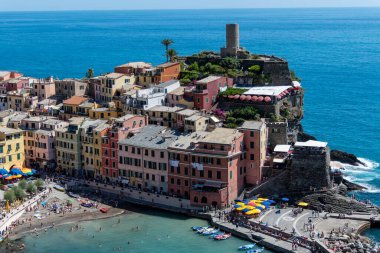 Vernazza, İtalya, 27 Temmuz 2023 Vernazza Sahili